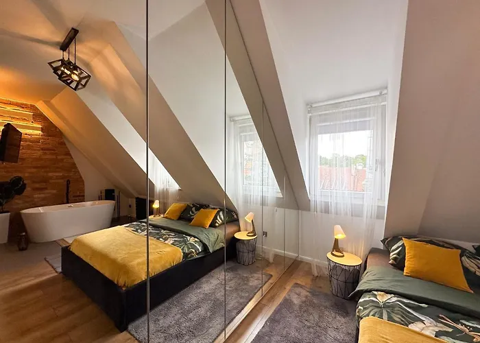 Zielone Fotele Starowka * Olsztyn (Warmian-Masurian)